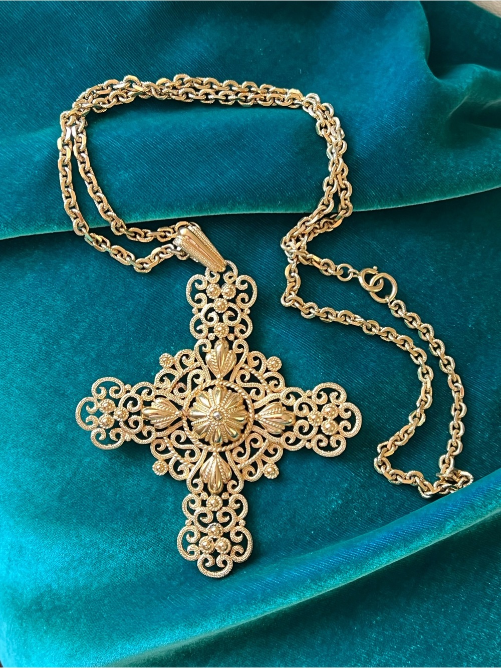 Trifari vintage Gold Filigree Cross Pendant Necklace
